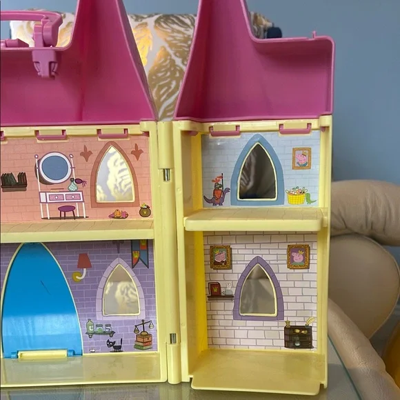 Peppa Pig Pink and Yellow Castle Playset - Picture 6 of 9
